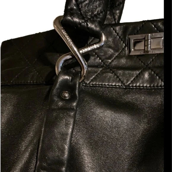 Chanel 2.55 Matelasse Turn Lock Tote Leather Handbag - Picture 3 of 9